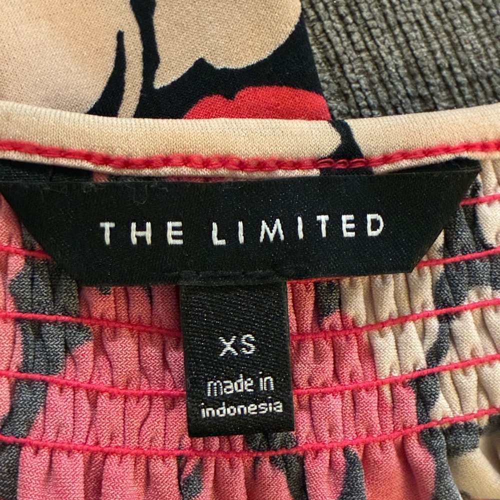 🌸🖤 The Limited Pink & Black Floral Blouse Size XS Stretch Knit Top - Picture 9 of 11